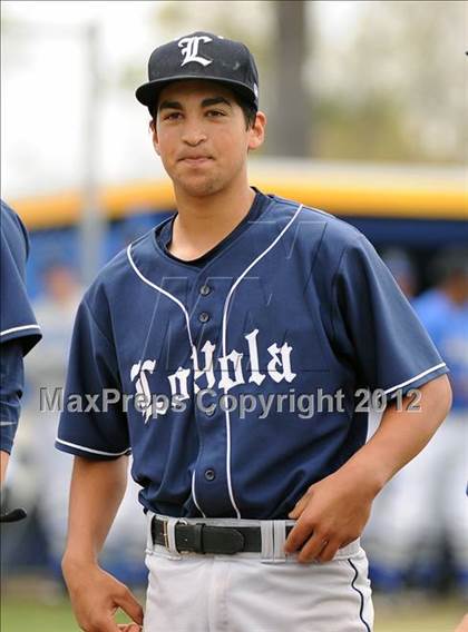 Thumbnail 3 in Loyola vs. Bishop Amat photogallery.