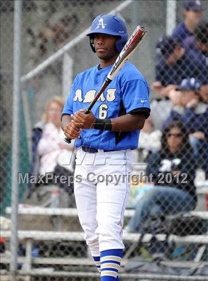 Thumbnail 3 in Loyola vs. Bishop Amat photogallery.