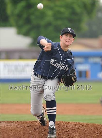 Thumbnail 3 in Loyola vs. Bishop Amat photogallery.