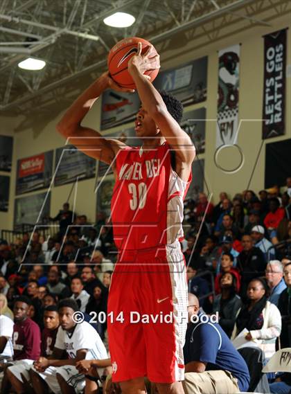 Thumbnail 3 in Pebblebrook vs. Mater Dei (MaxPreps Holiday Classic) photogallery.