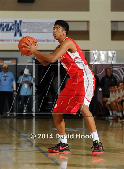 Thumbnail 1 in Pebblebrook vs. Mater Dei (MaxPreps Holiday Classic) photogallery.
