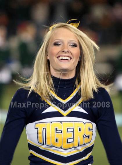 Thumbnail 1 in Stony Point vs. The Woodlands (Texas 5A D1 Region II Area Playoff) photogallery.