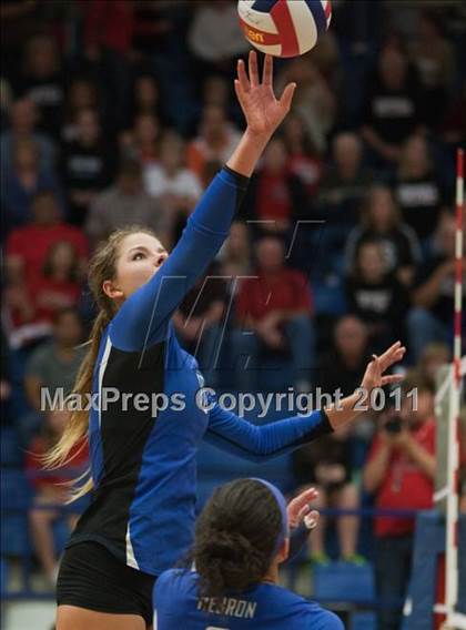 Thumbnail 2 in Hebron vs. Coppell (5A Region 1 Regional Quarterfinal) photogallery.