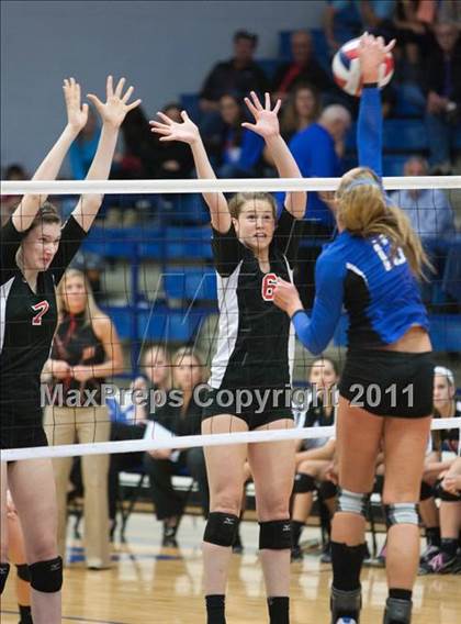 Thumbnail 3 in Hebron vs. Coppell (5A Region 1 Regional Quarterfinal) photogallery.