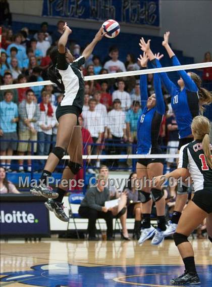 Thumbnail 1 in Hebron vs. Coppell (5A Region 1 Regional Quarterfinal) photogallery.