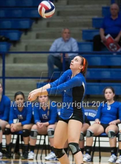 Thumbnail 2 in Hebron vs. Coppell (5A Region 1 Regional Quarterfinal) photogallery.