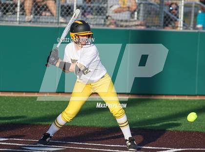 Thumbnail 3 in Rock Hill vs Forney (UIL 5A Regional Semifinal) photogallery.