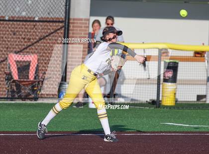 Thumbnail 2 in Rock Hill vs Forney (UIL 5A Regional Semifinal) photogallery.