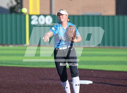 Thumbnail 2 in Rock Hill vs Forney (UIL 5A Regional Semifinal) photogallery.