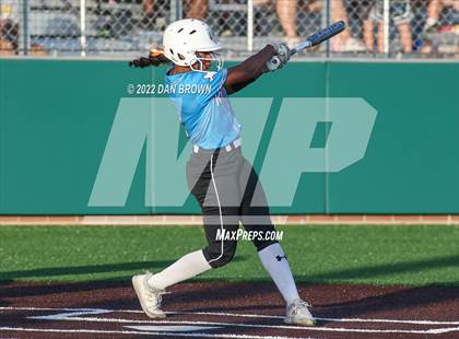 Thumbnail 3 in Rock Hill vs Forney (UIL 5A Regional Semifinal) photogallery.