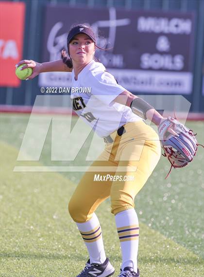 Thumbnail 2 in Rock Hill vs Forney (UIL 5A Regional Semifinal) photogallery.