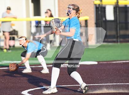 Thumbnail 2 in Rock Hill vs Forney (UIL 5A Regional Semifinal) photogallery.