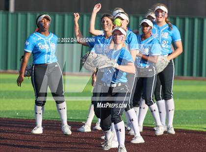 Thumbnail 2 in Rock Hill vs Forney (UIL 5A Regional Semifinal) photogallery.