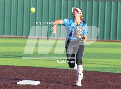 Thumbnail 2 in Rock Hill vs Forney (UIL 5A Regional Semifinal) photogallery.