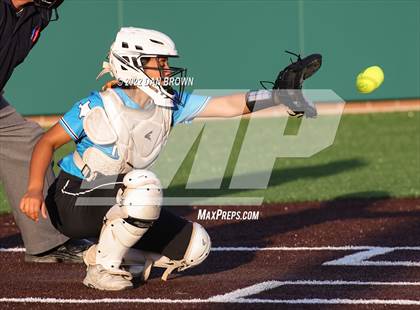 Thumbnail 1 in Rock Hill vs Forney (UIL 5A Regional Semifinal) photogallery.