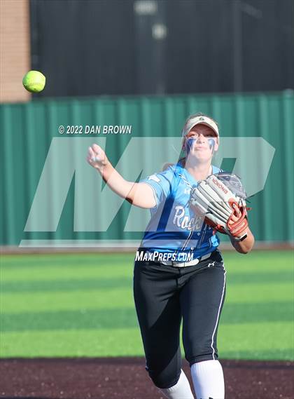 Thumbnail 3 in Rock Hill vs Forney (UIL 5A Regional Semifinal) photogallery.