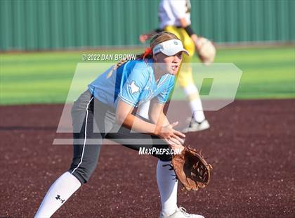 Thumbnail 3 in Rock Hill vs Forney (UIL 5A Regional Semifinal) photogallery.