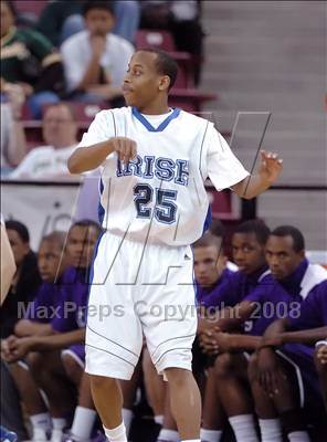 Thumbnail 2 in Sacramento vs. Sacred Heart Cathedral (CIF NorCal Regional D3 Final) photogallery.