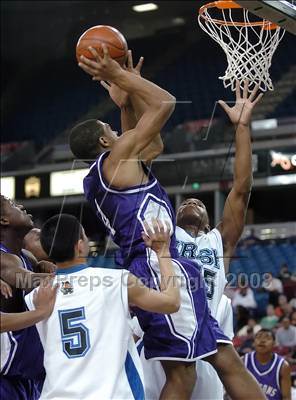 Thumbnail 3 in Sacramento vs. Sacred Heart Cathedral (CIF NorCal Regional D3 Final) photogallery.