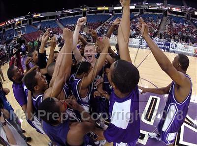 Thumbnail 2 in Sacramento vs. Sacred Heart Cathedral (CIF NorCal Regional D3 Final) photogallery.