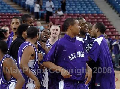 Thumbnail 2 in Sacramento vs. Sacred Heart Cathedral (CIF NorCal Regional D3 Final) photogallery.