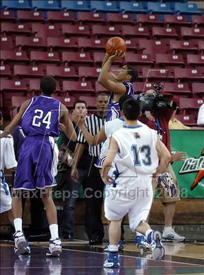 Thumbnail 2 in Sacramento vs. Sacred Heart Cathedral (CIF NorCal Regional D3 Final) photogallery.