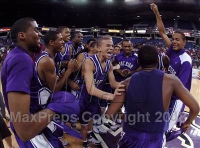 Thumbnail 2 in Sacramento vs. Sacred Heart Cathedral (CIF NorCal Regional D3 Final) photogallery.