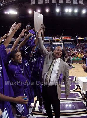 Thumbnail 1 in Sacramento vs. Sacred Heart Cathedral (CIF NorCal Regional D3 Final) photogallery.