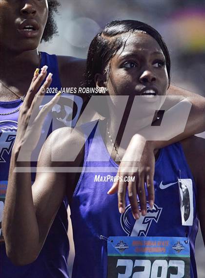 Thumbnail 2 in FHSAA Class 4A Final (4 x 400m) photogallery.