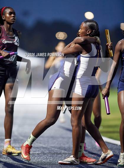 Thumbnail 3 in FHSAA Class 4A Final (4 x 400m) photogallery.