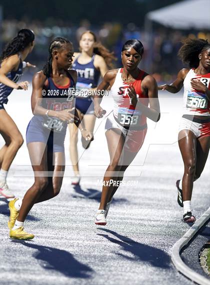 Thumbnail 1 in FHSAA Class 4A Final (4 x 400m) photogallery.