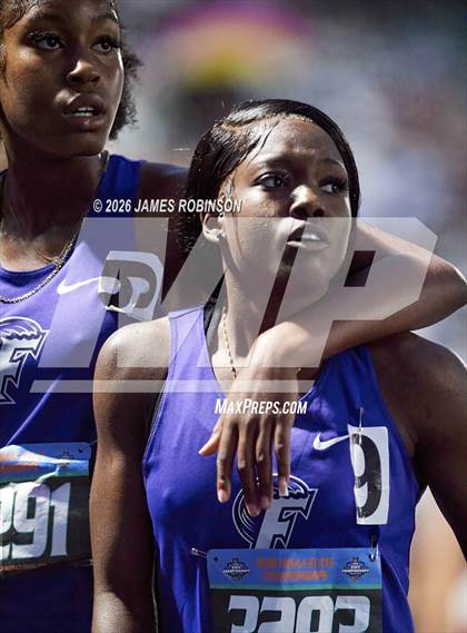 Thumbnail 1 in FHSAA Class 4A Final (4 x 400m) photogallery.