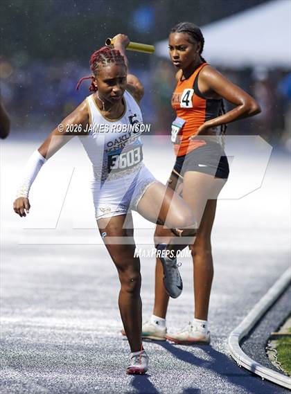 Thumbnail 2 in FHSAA Class 4A Final (4 x 400m) photogallery.