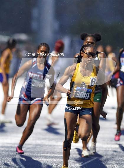 Thumbnail 1 in FHSAA Class 4A Final (4 x 400m) photogallery.