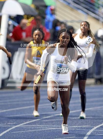 Thumbnail 2 in FHSAA Class 4A Final (4 x 400m) photogallery.