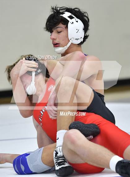 Thumbnail 2 in Houston Private School Dual Championships photogallery.