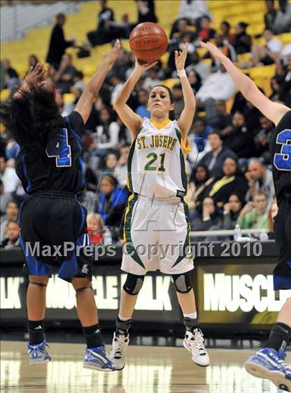 Thumbnail 1 in St. Joseph vs. Windward (CIF SS D4A Final) photogallery.