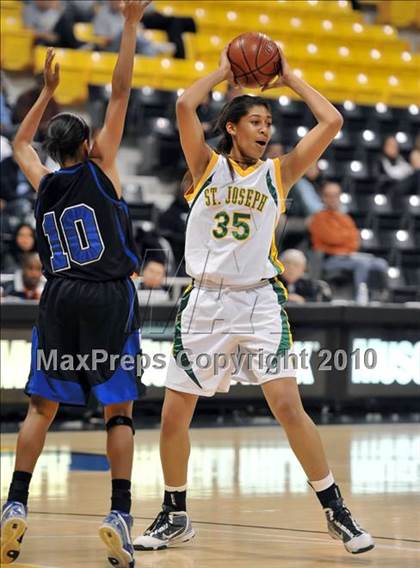 Thumbnail 2 in St. Joseph vs. Windward (CIF SS D4A Final) photogallery.