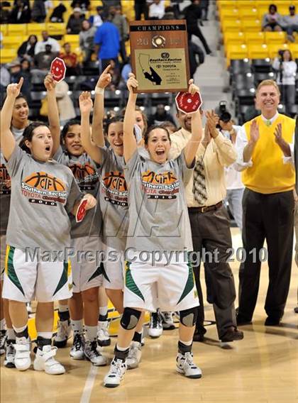 Thumbnail 3 in St. Joseph vs. Windward (CIF SS D4A Final) photogallery.