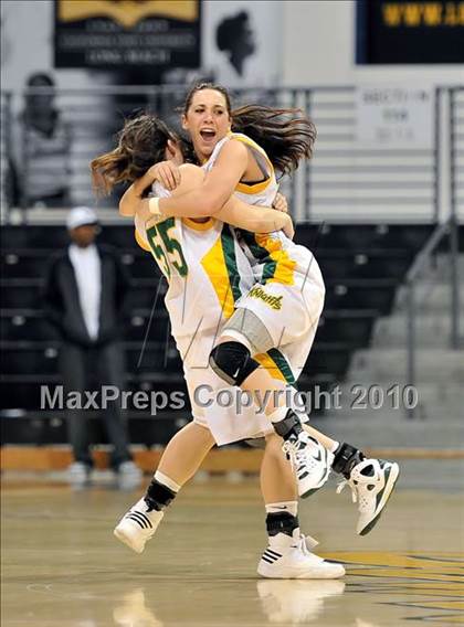 Thumbnail 1 in St. Joseph vs. Windward (CIF SS D4A Final) photogallery.