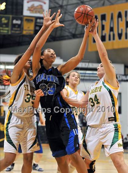 Thumbnail 1 in St. Joseph vs. Windward (CIF SS D4A Final) photogallery.