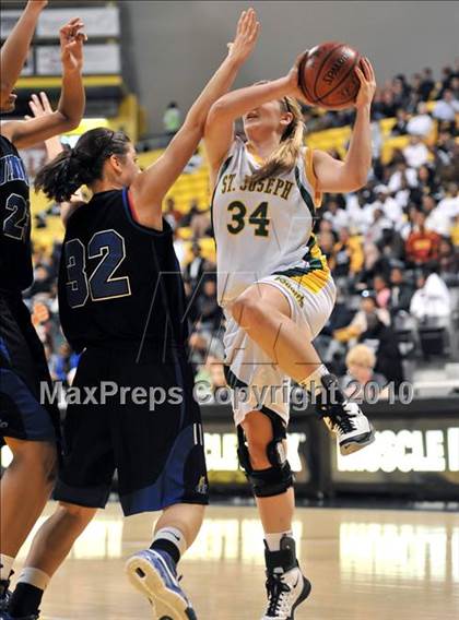 Thumbnail 3 in St. Joseph vs. Windward (CIF SS D4A Final) photogallery.