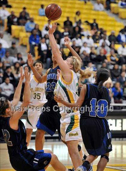 Thumbnail 3 in St. Joseph vs. Windward (CIF SS D4A Final) photogallery.