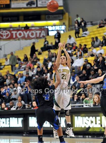 Thumbnail 2 in St. Joseph vs. Windward (CIF SS D4A Final) photogallery.
