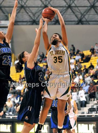 Thumbnail 2 in St. Joseph vs. Windward (CIF SS D4A Final) photogallery.