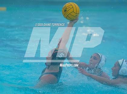 Thumbnail 3 in Laguna Beach vs Woodrow Wilson (Bill Barnett Holiday Cup) photogallery.