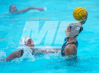 Thumbnail 2 in Laguna Beach vs Woodrow Wilson (Bill Barnett Holiday Cup) photogallery.
