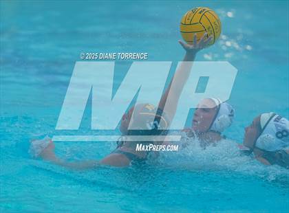 Thumbnail 1 in Laguna Beach vs Woodrow Wilson (Bill Barnett Holiday Cup) photogallery.