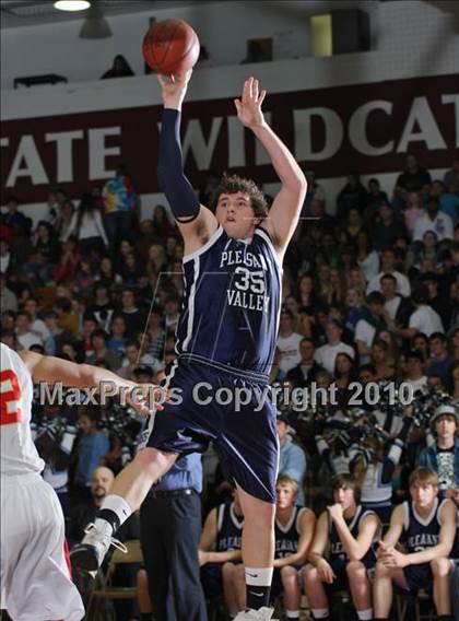 Thumbnail 3 in Pleasant Valley vs. Chico (CIF NS D2 Final) photogallery.