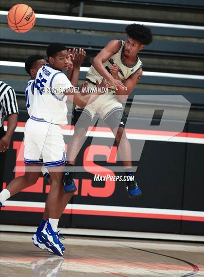 Thumbnail 3 in Birmingham vs Crenshaw (The Beverly Hills Basketball Tournament) photogallery.